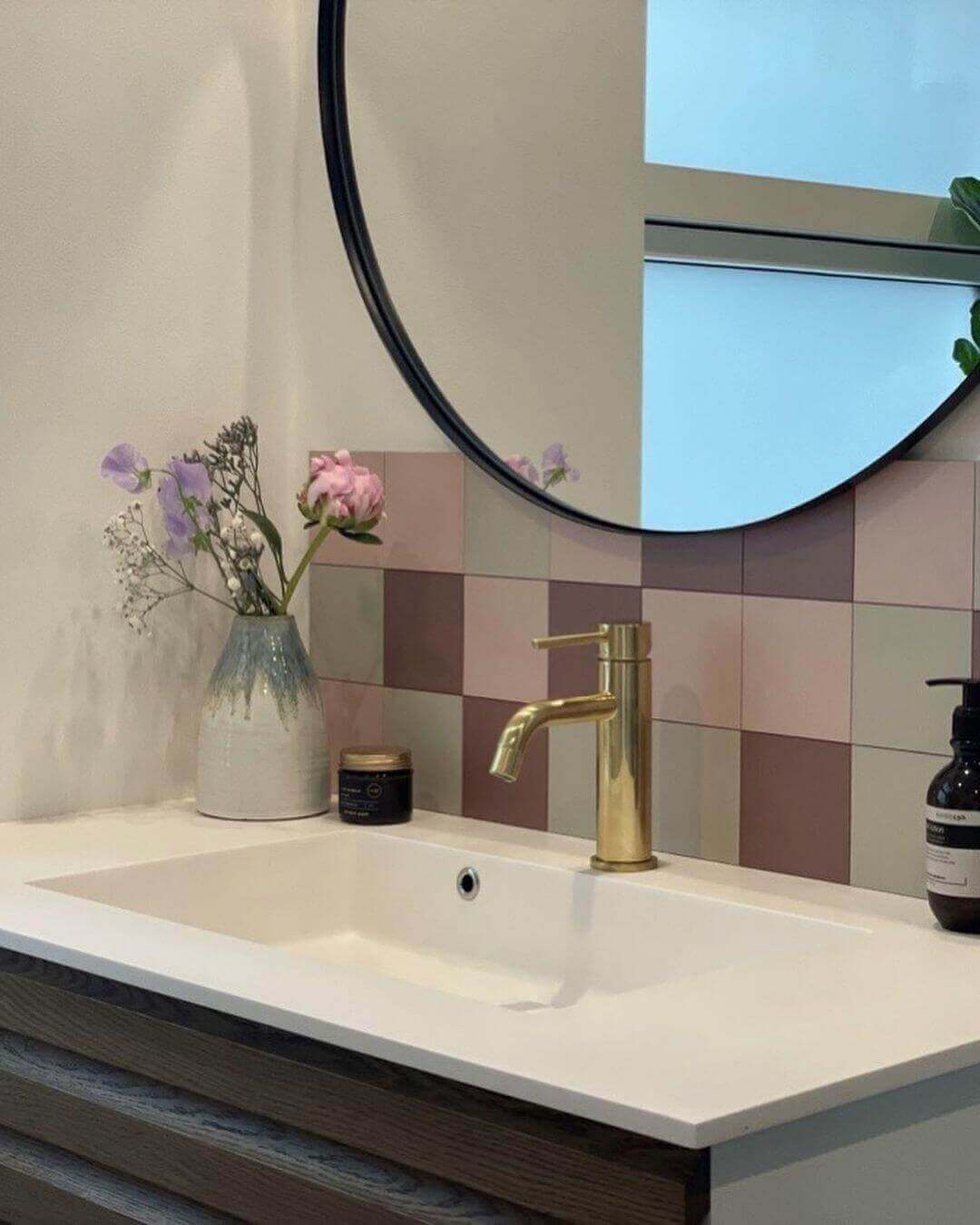Blanc | Faciles à poser, interchangeable, pour vos rénovations DIY, cuisine, dosseret, salle de bain et applications murales. Achetez tendance - Click'n tile au Canada.